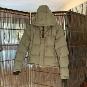 Aritzia The Super Puff™ cliMATTE™